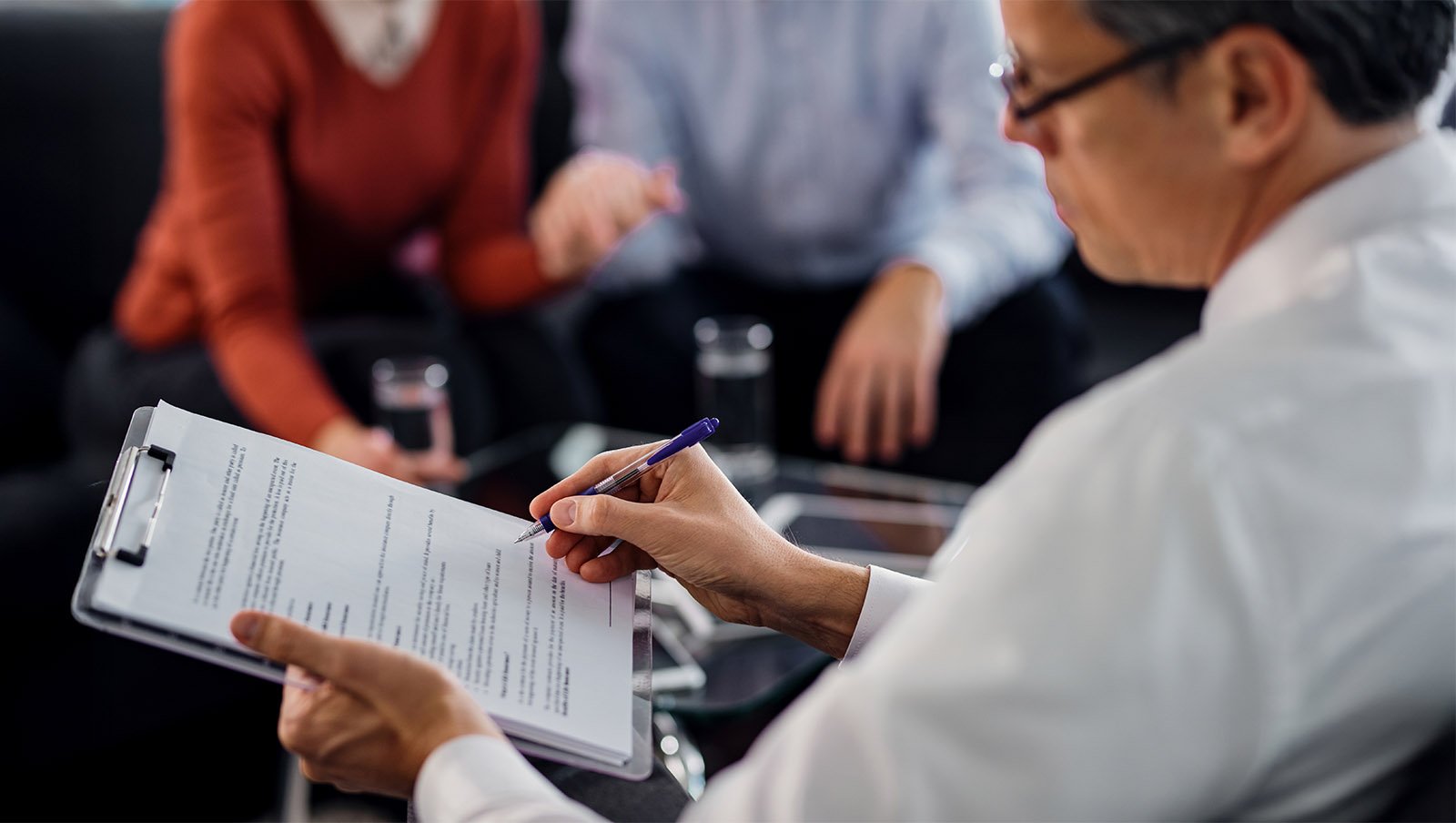 Automated review of healthcare insurance claims using AI